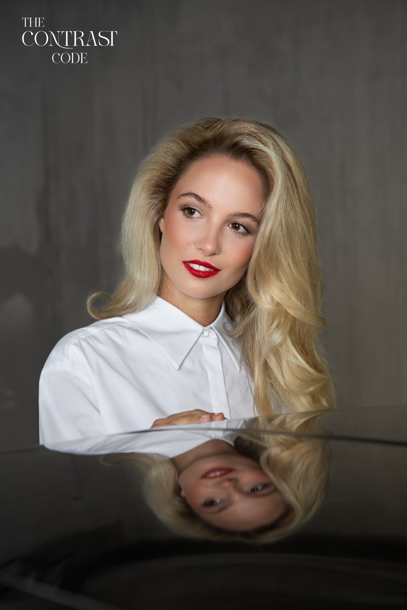 Blonde Frau mit langen Haaren